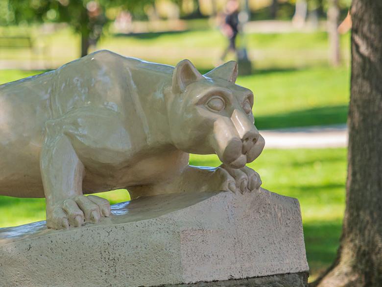 The Lion Shrine on the <a href='http://3xtg.followyournosehere.com'>十大网投平台信誉排行榜</a>阿尔图纳分校 campus